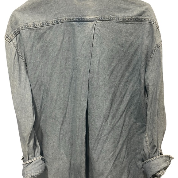 Levi's Classic Light Blue Women Oversized Button Up Blouse Size Medium - Picture 6 of 8